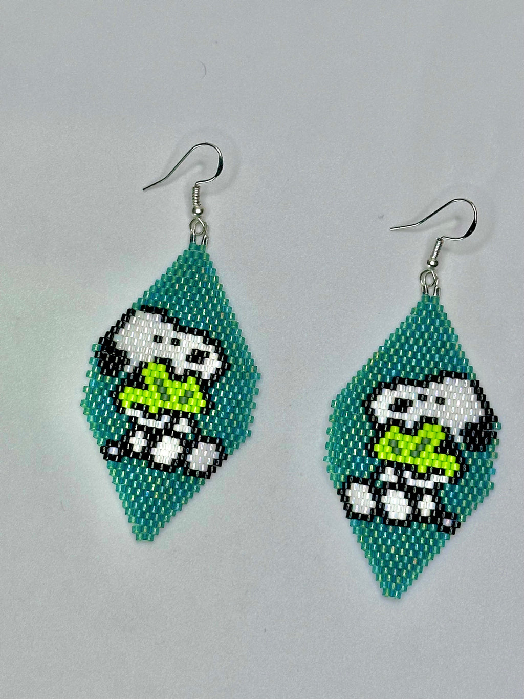 Snoopy Holding a Shamrock Beaded Earrings – Dark Green Brick Stitch
