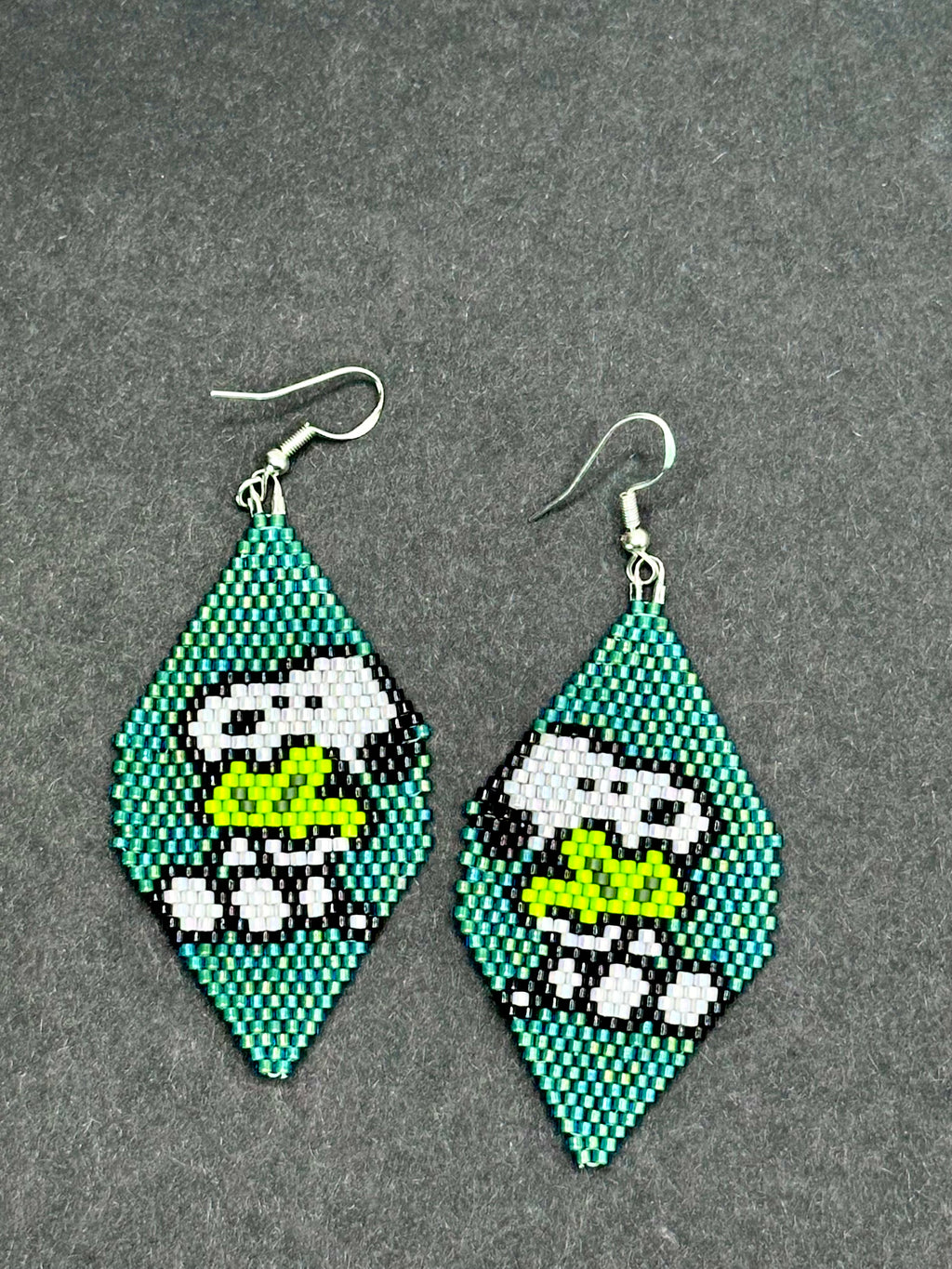 Snoopy Holding a Shamrock Beaded Earrings – Dark Green Brick Stitch
